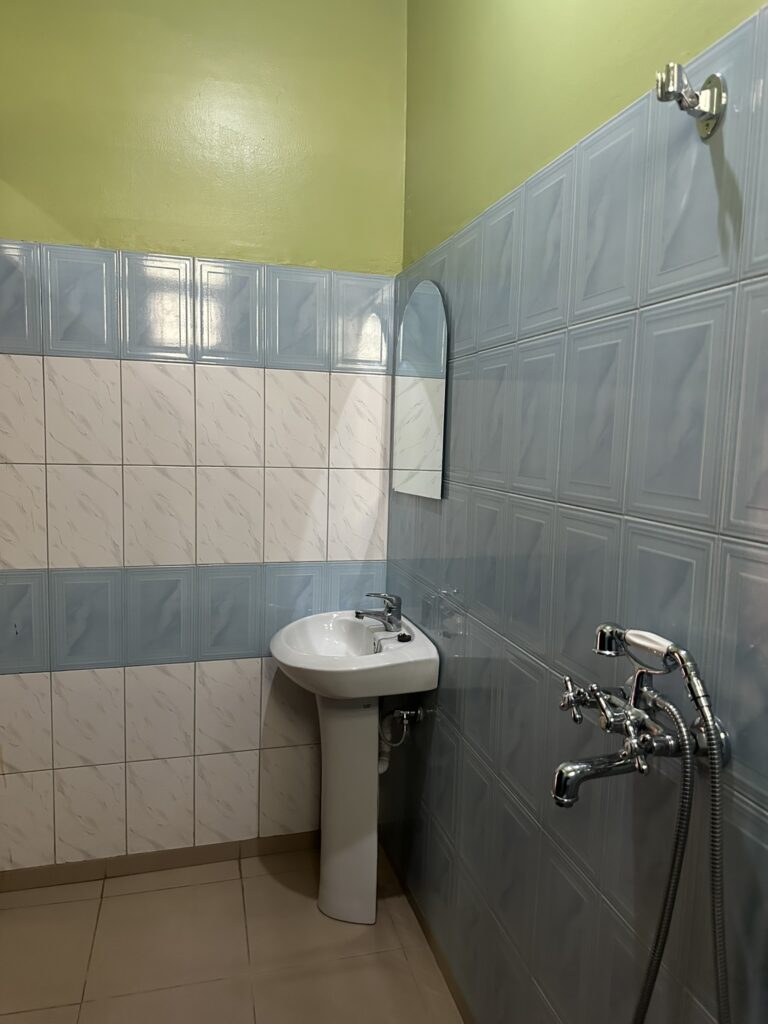 Bathroomupstairs2 768x1024